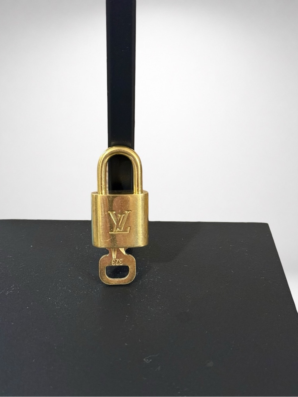 Louis Vuitton Authentic Gold Lock Key with chain 323 March